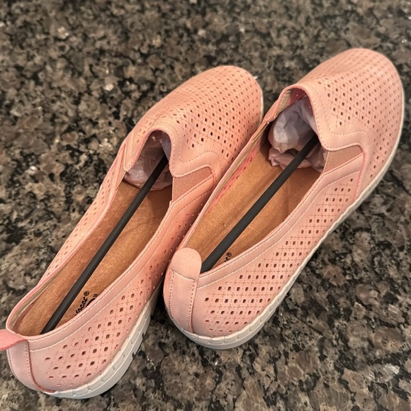 Easy street fresh blush gore slip on sneakers NIB 10WW - Picture 12 of 13